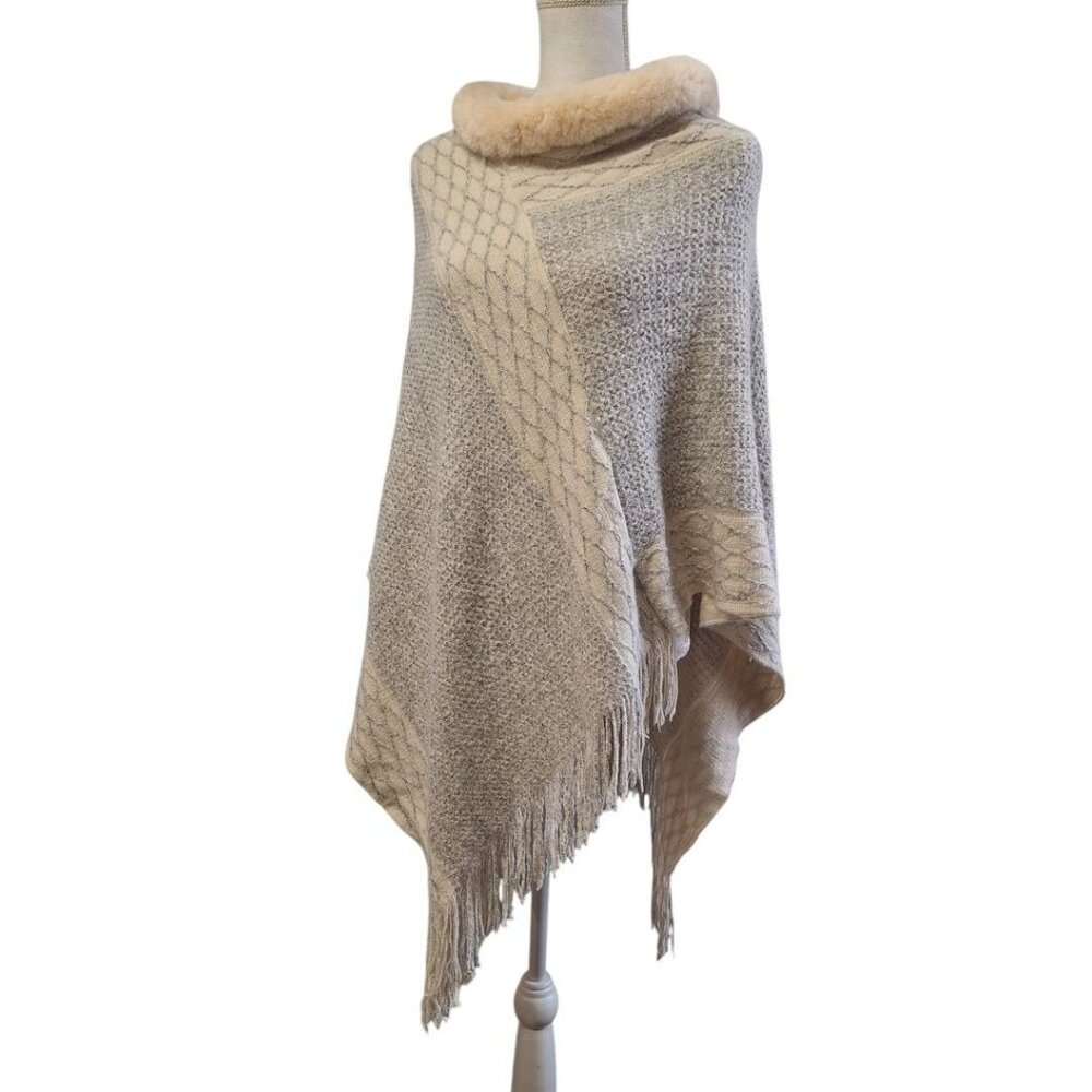 Anthropologie‎ Do Everything In Love Poncho One Size Faux Fur Collar Knit Fringe